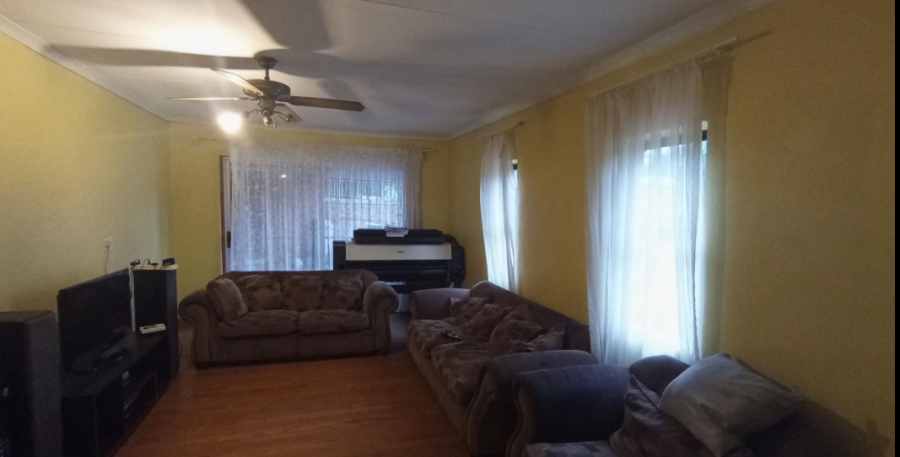4 Bedroom Property for Sale in Rooihuiskraal Gauteng