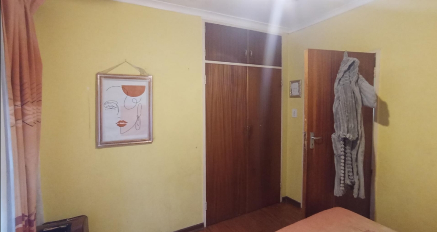 4 Bedroom Property for Sale in Rooihuiskraal Gauteng