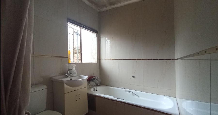 4 Bedroom Property for Sale in Rooihuiskraal Gauteng
