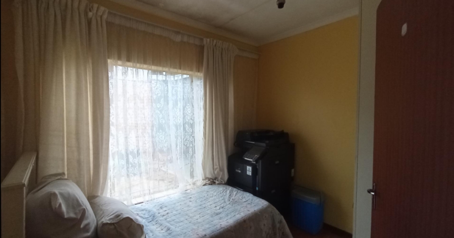 4 Bedroom Property for Sale in Rooihuiskraal Gauteng