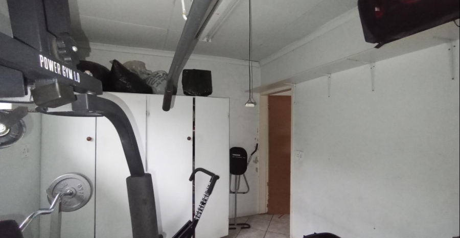 4 Bedroom Property for Sale in Rooihuiskraal Gauteng