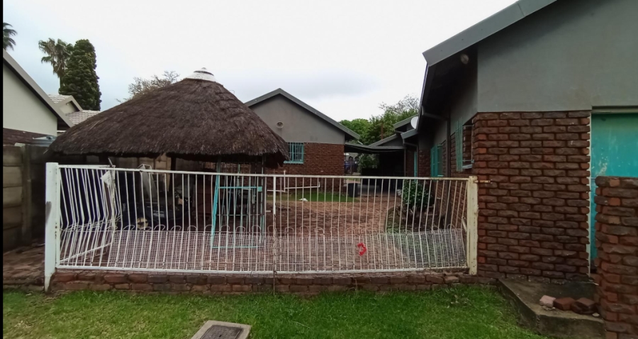 4 Bedroom Property for Sale in Rooihuiskraal Gauteng