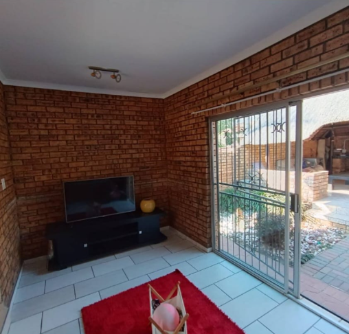 3 Bedroom Property for Sale in Amberfield Crest Estate Gauteng
