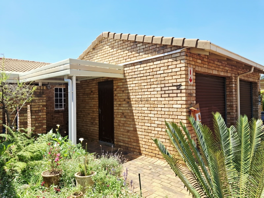 2 Bedroom Property for Sale in Brummeria Gauteng
