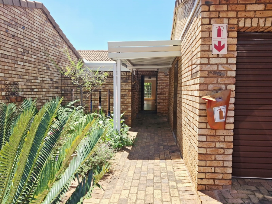 2 Bedroom Property for Sale in Brummeria Gauteng