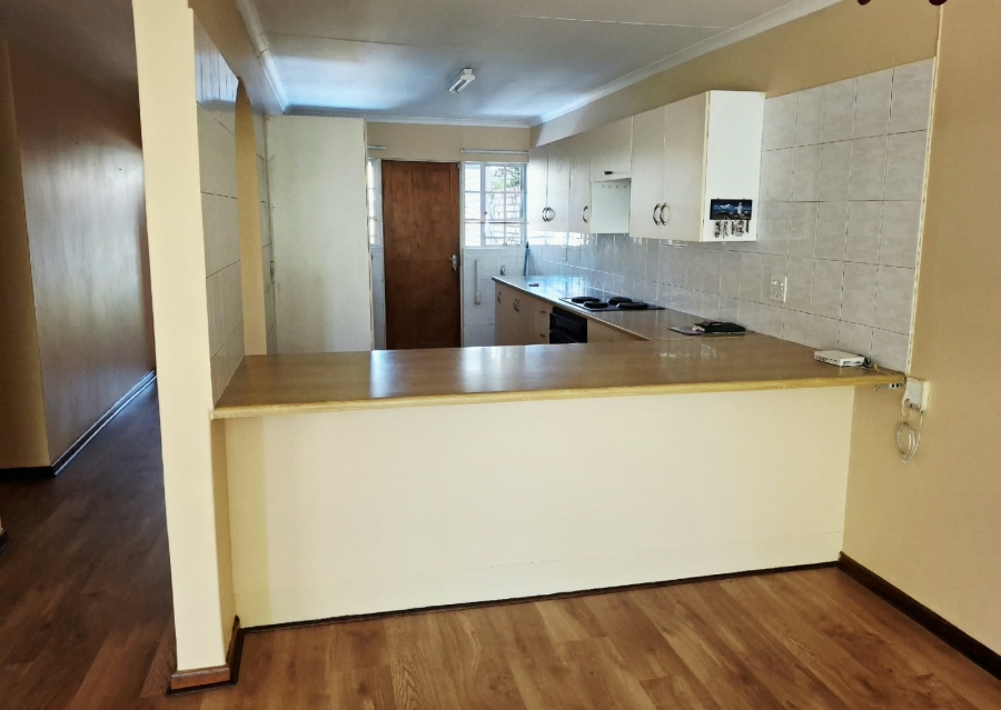 2 Bedroom Property for Sale in Brummeria Gauteng
