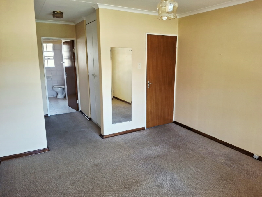 2 Bedroom Property for Sale in Brummeria Gauteng