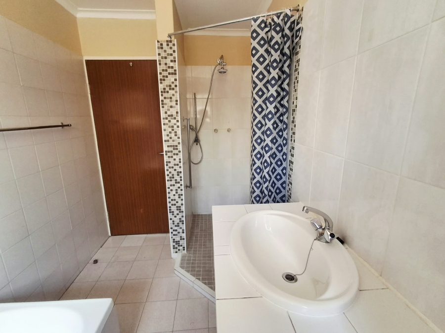 2 Bedroom Property for Sale in Brummeria Gauteng