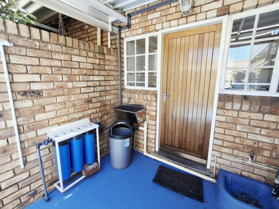 2 Bedroom Property for Sale in Brummeria Gauteng