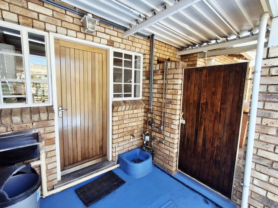 2 Bedroom Property for Sale in Brummeria Gauteng