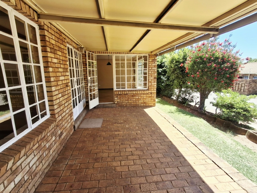 2 Bedroom Property for Sale in Brummeria Gauteng