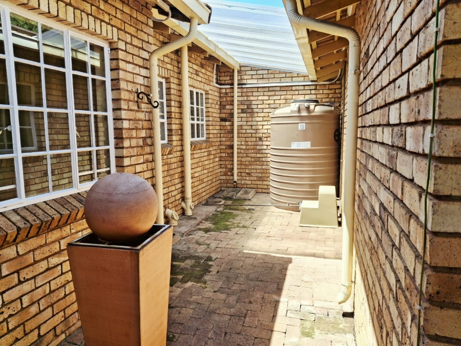 2 Bedroom Property for Sale in Brummeria Gauteng