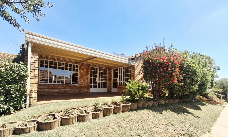 2 Bedroom Property for Sale in Brummeria Gauteng
