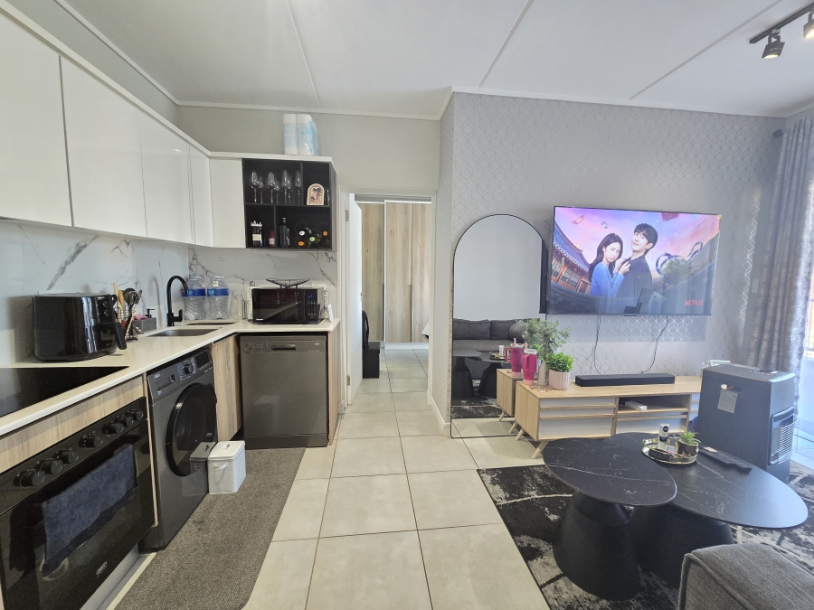 To Let 1 Bedroom Property for Rent in Waterfall Gauteng