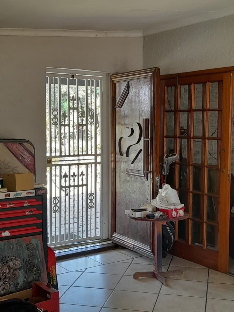 To Let 4 Bedroom Property for Rent in Krugersrus Gauteng