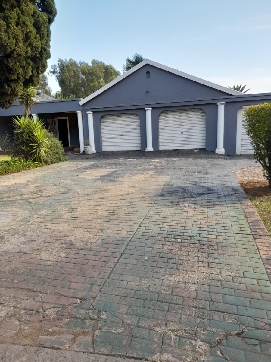 To Let 4 Bedroom Property for Rent in Krugersrus Gauteng