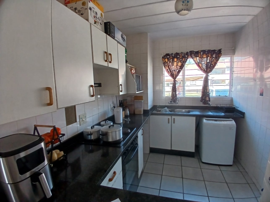 2 Bedroom Property for Sale in Glen Marais Gauteng
