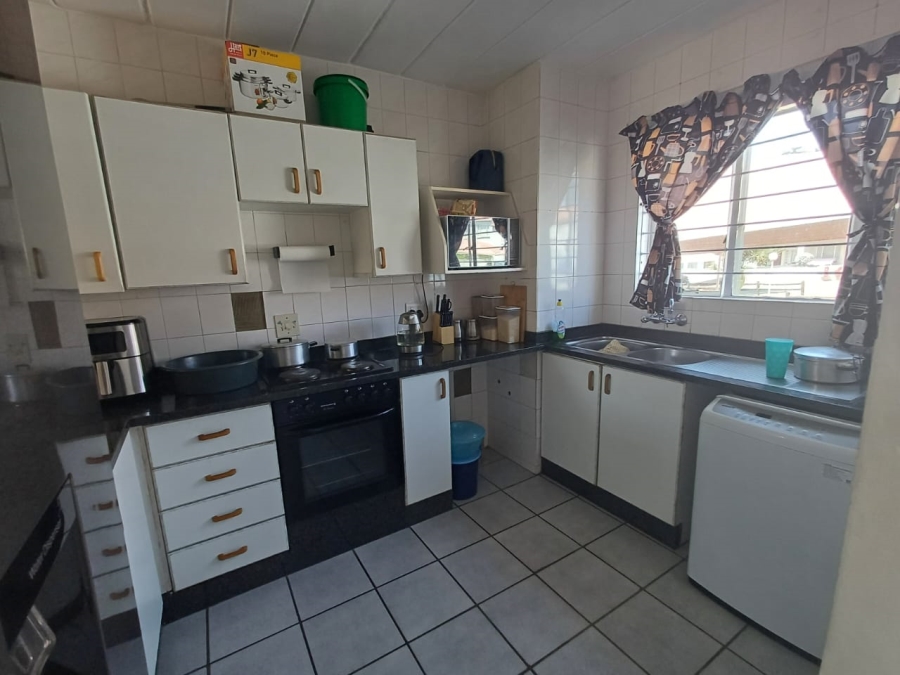 2 Bedroom Property for Sale in Glen Marais Gauteng