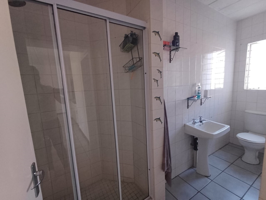 2 Bedroom Property for Sale in Glen Marais Gauteng