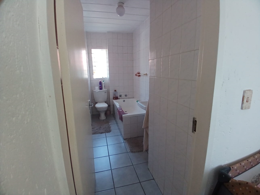 2 Bedroom Property for Sale in Glen Marais Gauteng