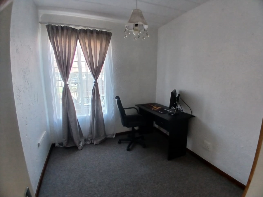 2 Bedroom Property for Sale in Glen Marais Gauteng