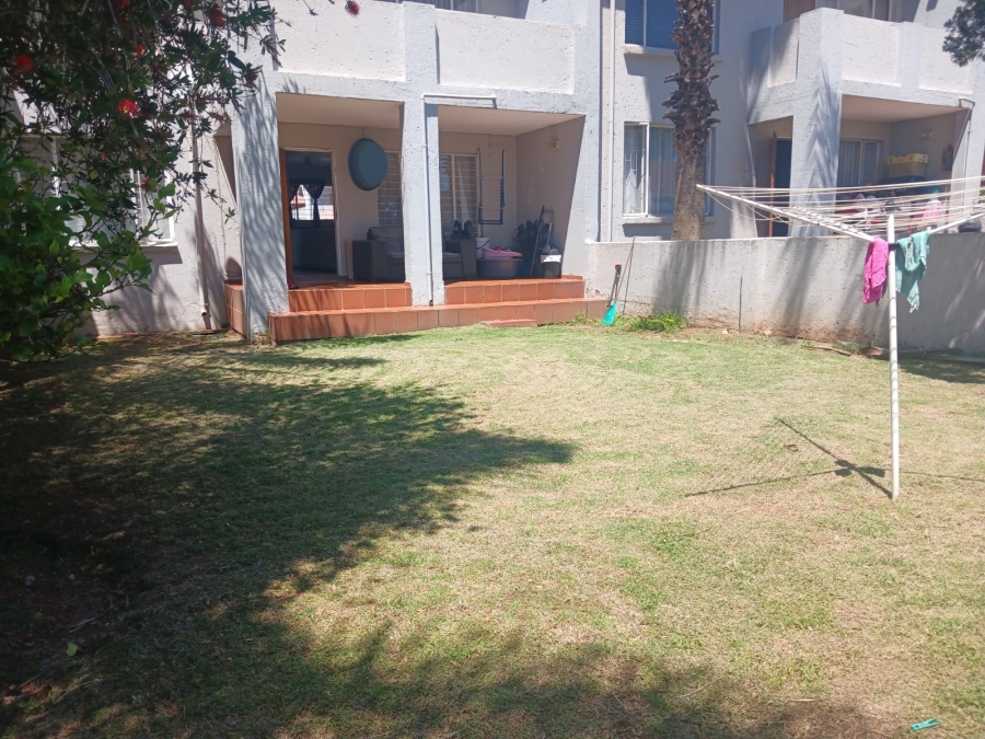2 Bedroom Property for Sale in Glen Marais Gauteng