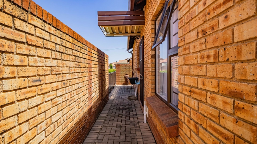 3 Bedroom Property for Sale in Brentwood Gauteng