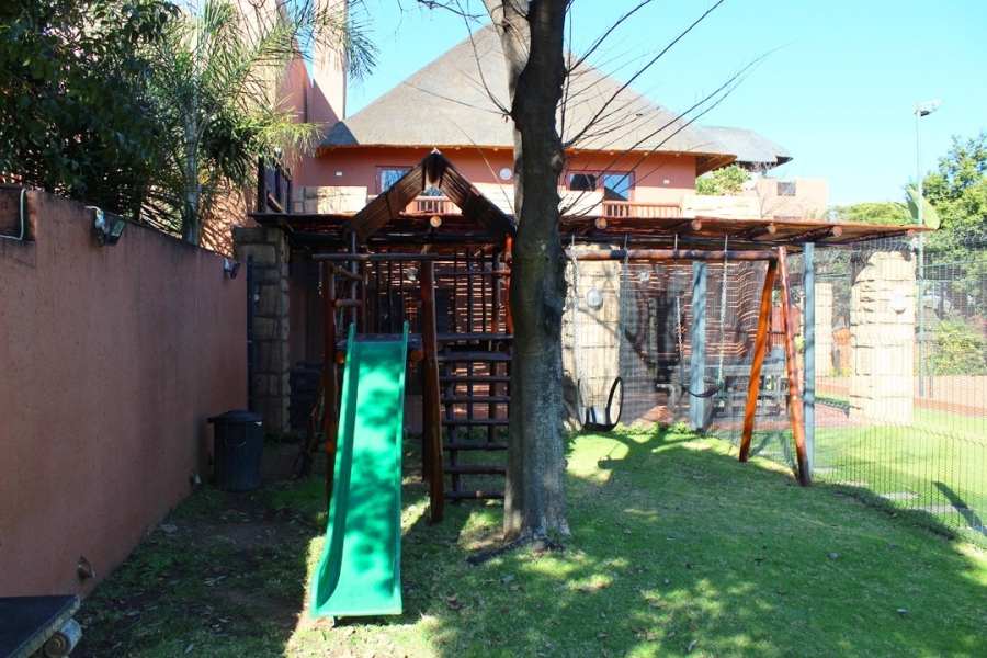 To Let 2 Bedroom Property for Rent in Sunninghill Gauteng