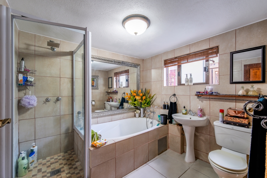 4 Bedroom Property for Sale in Wapadrand Gauteng