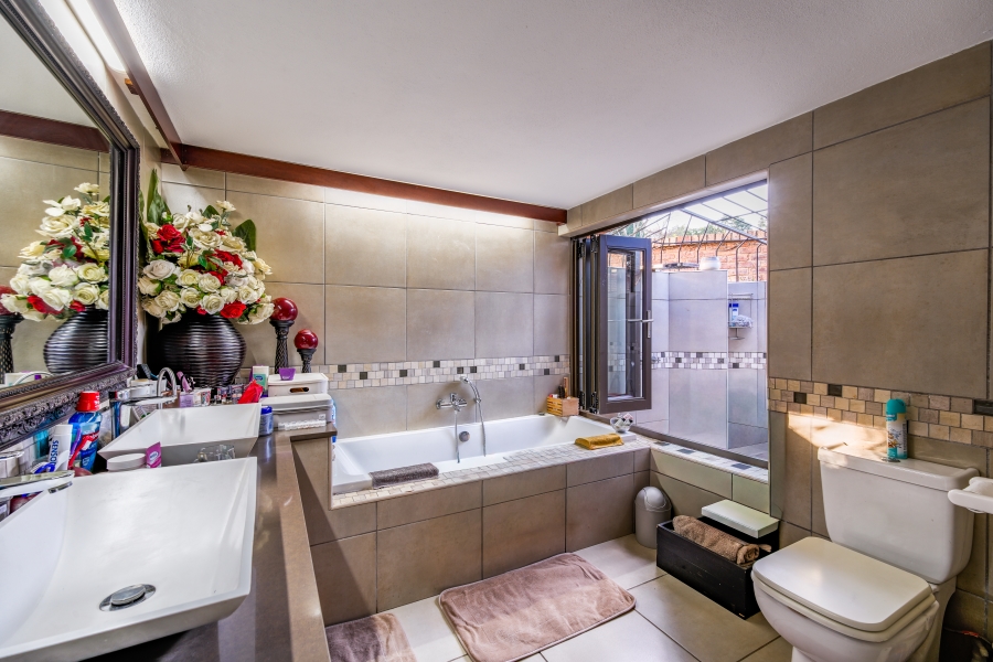4 Bedroom Property for Sale in Wapadrand Gauteng