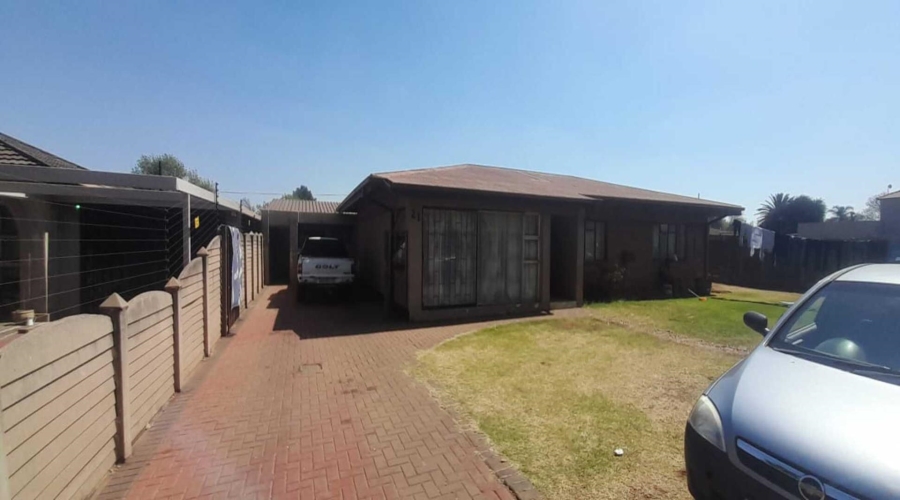 8 Bedroom Property for Sale in Vanderbijlpark CW 2 Gauteng