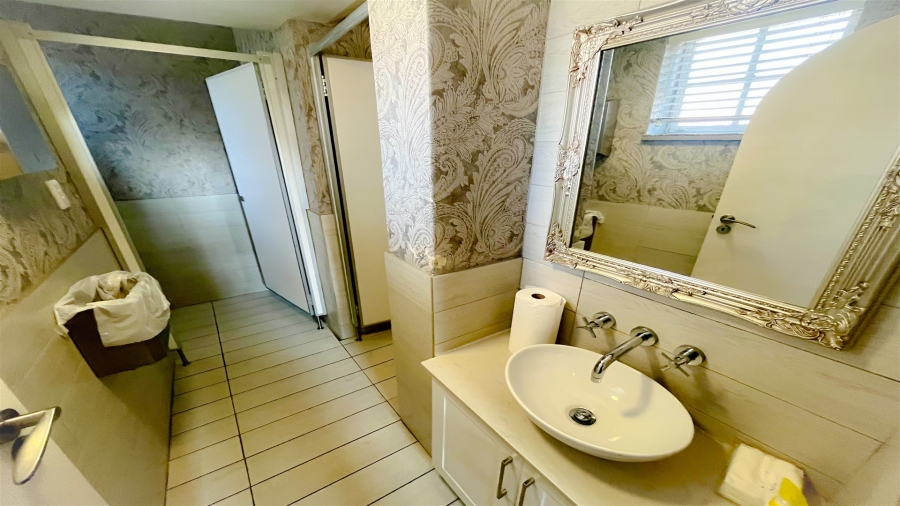 To Let Commercial Property for Rent in Houghton Estate Gauteng