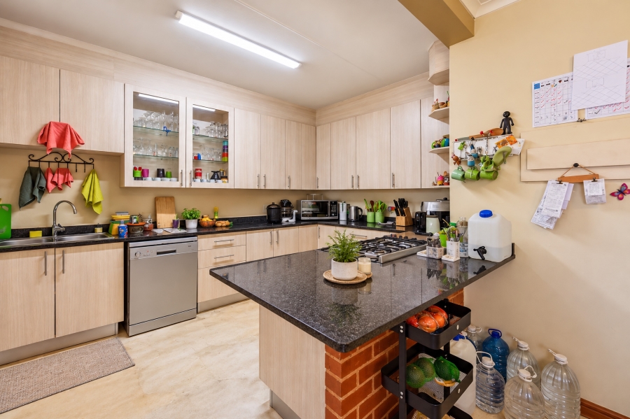 4 Bedroom Property for Sale in Garsfontein Gauteng