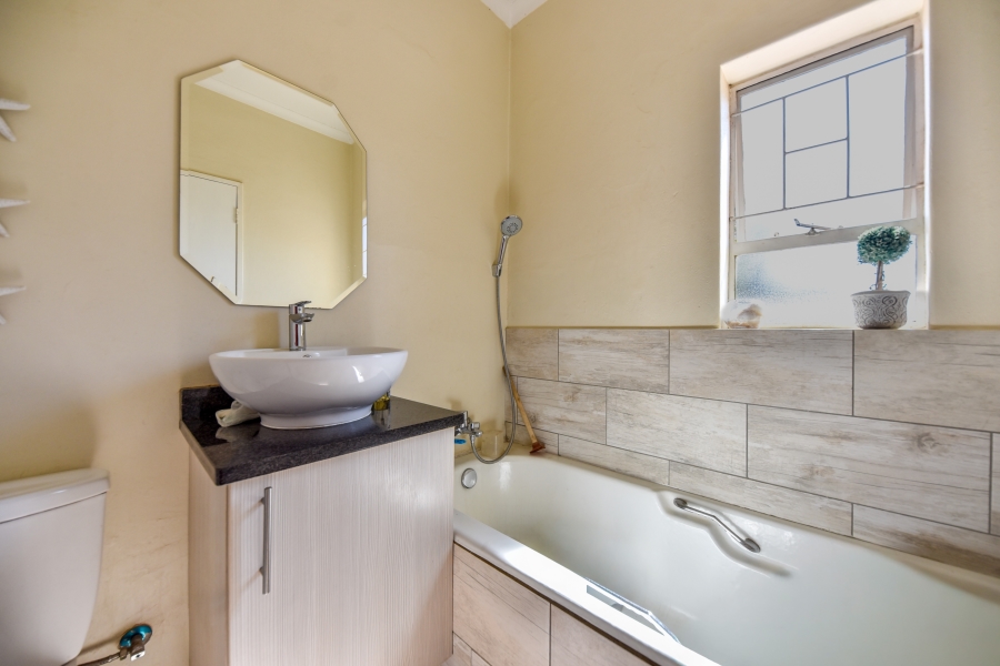 4 Bedroom Property for Sale in Garsfontein Gauteng