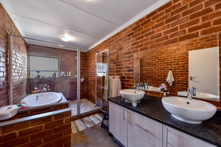 4 Bedroom Property for Sale in Garsfontein Gauteng