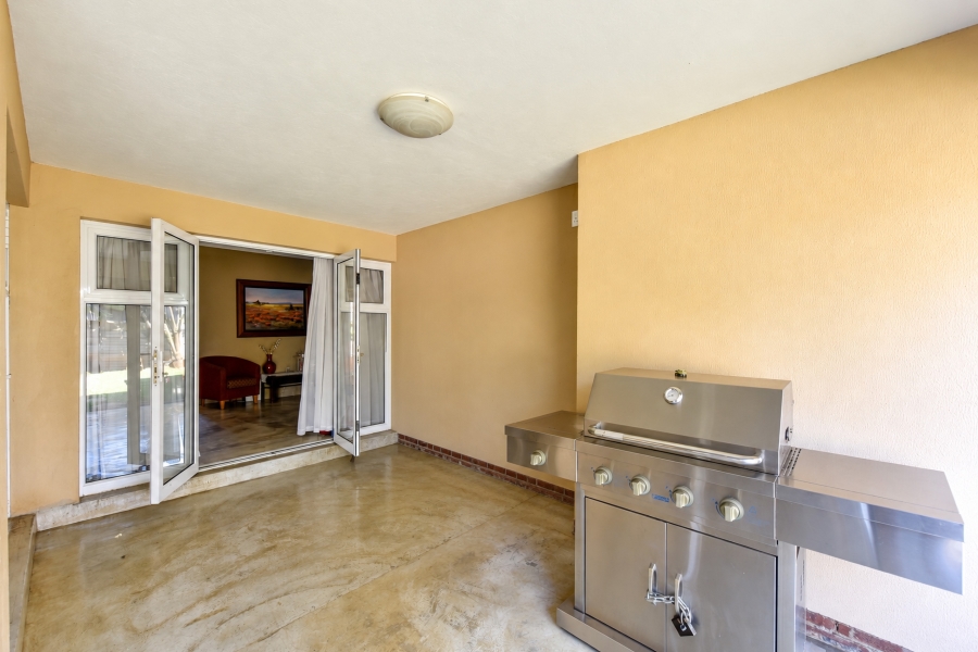 4 Bedroom Property for Sale in Garsfontein Gauteng