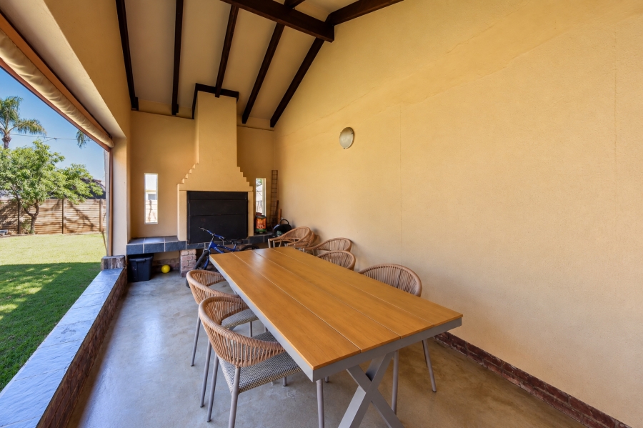 4 Bedroom Property for Sale in Garsfontein Gauteng