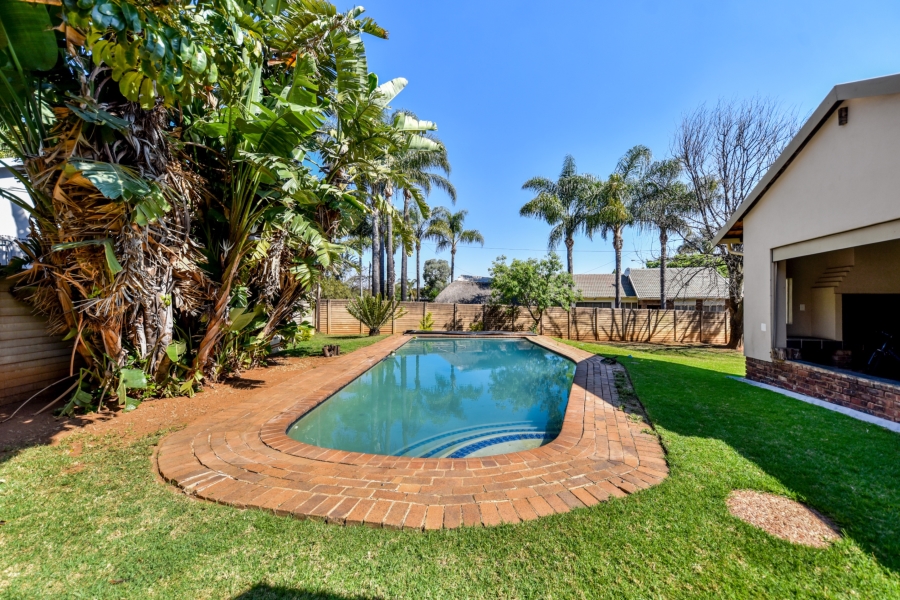 4 Bedroom Property for Sale in Garsfontein Gauteng