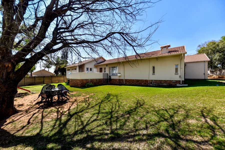 4 Bedroom Property for Sale in Garsfontein Gauteng
