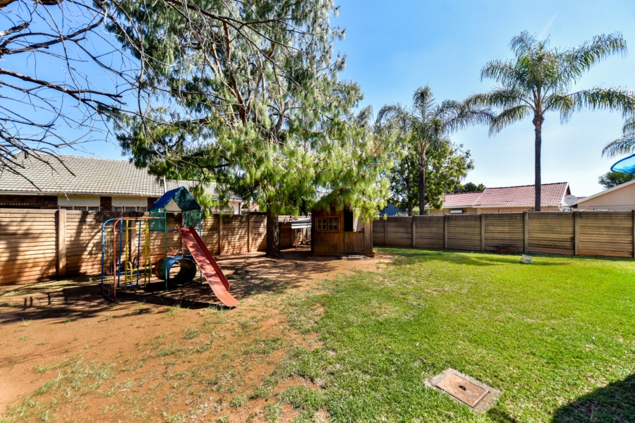 4 Bedroom Property for Sale in Garsfontein Gauteng