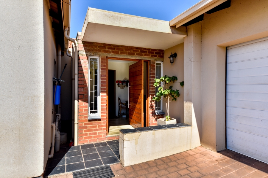 4 Bedroom Property for Sale in Garsfontein Gauteng