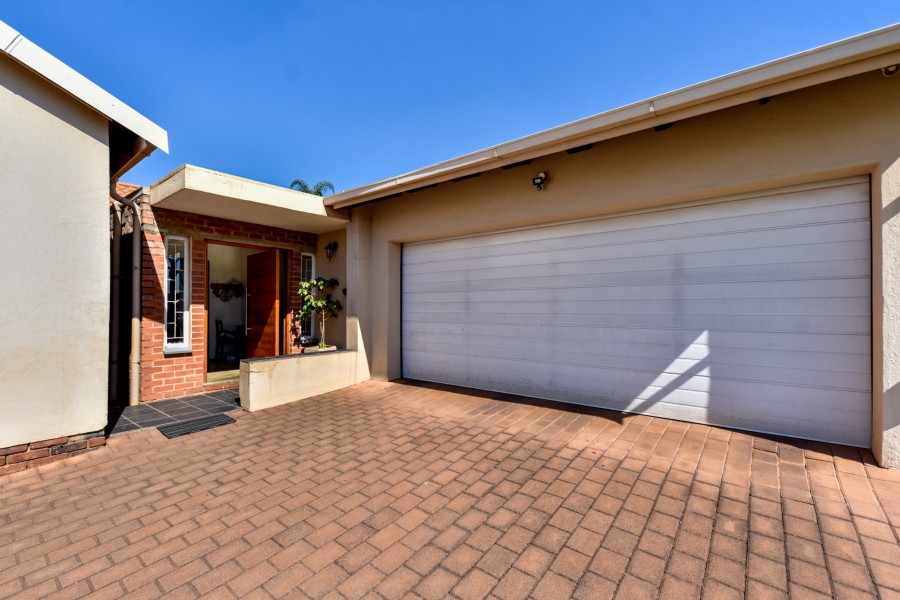 4 Bedroom Property for Sale in Garsfontein Gauteng