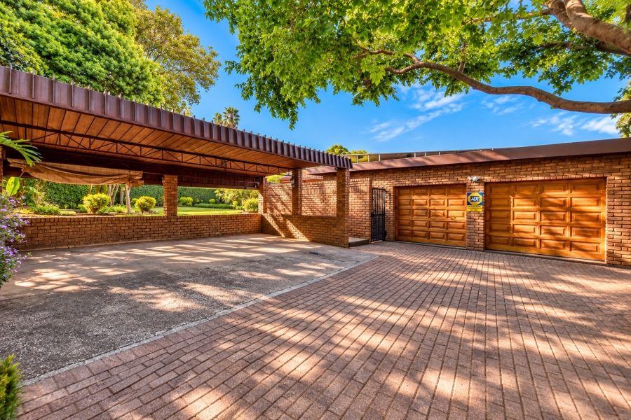 4 Bedroom Property for Sale in Garsfontein Gauteng