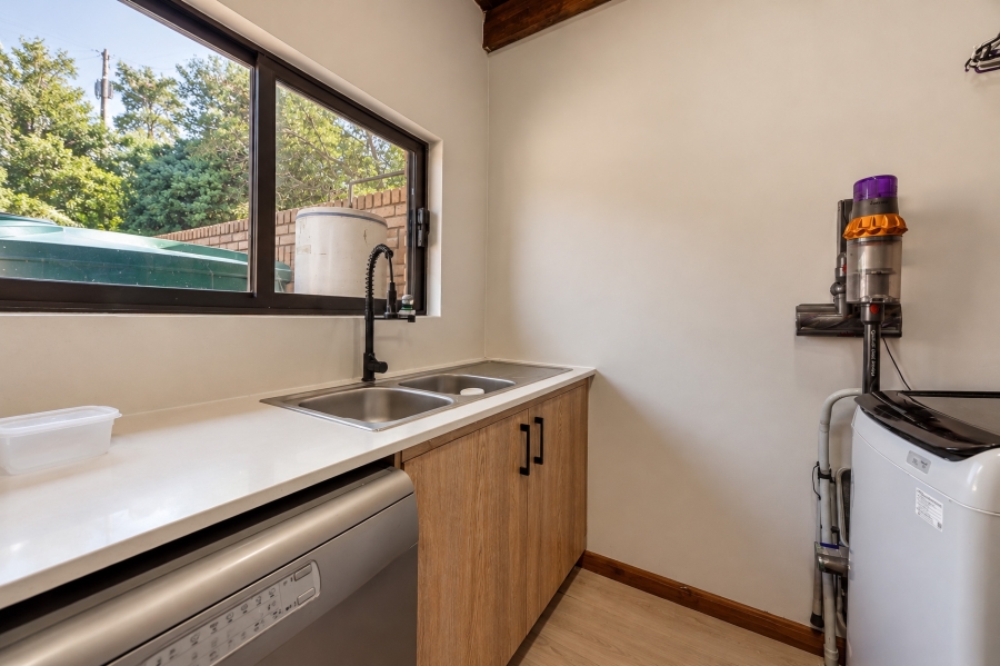 4 Bedroom Property for Sale in Garsfontein Gauteng