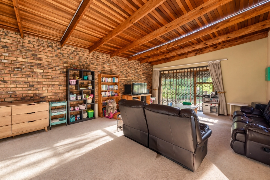 4 Bedroom Property for Sale in Garsfontein Gauteng