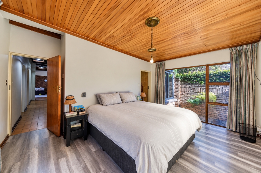 4 Bedroom Property for Sale in Garsfontein Gauteng