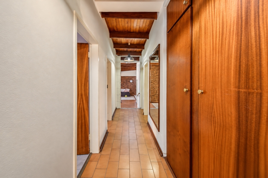 4 Bedroom Property for Sale in Garsfontein Gauteng