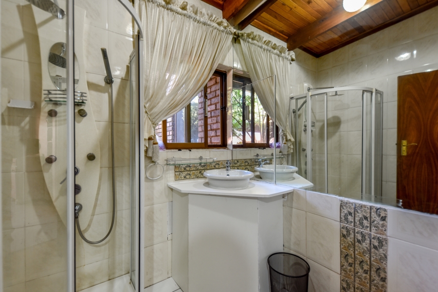 4 Bedroom Property for Sale in Garsfontein Gauteng