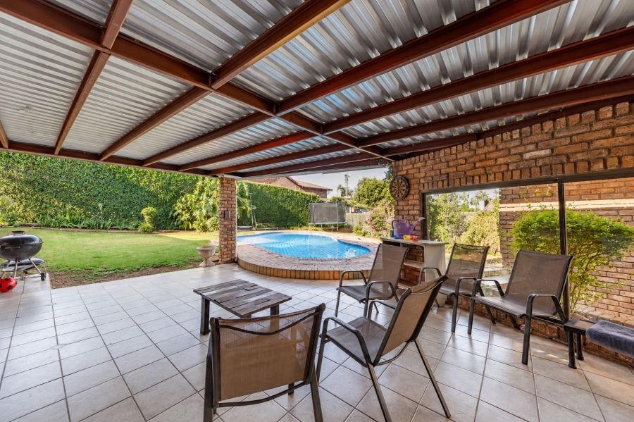 4 Bedroom Property for Sale in Garsfontein Gauteng