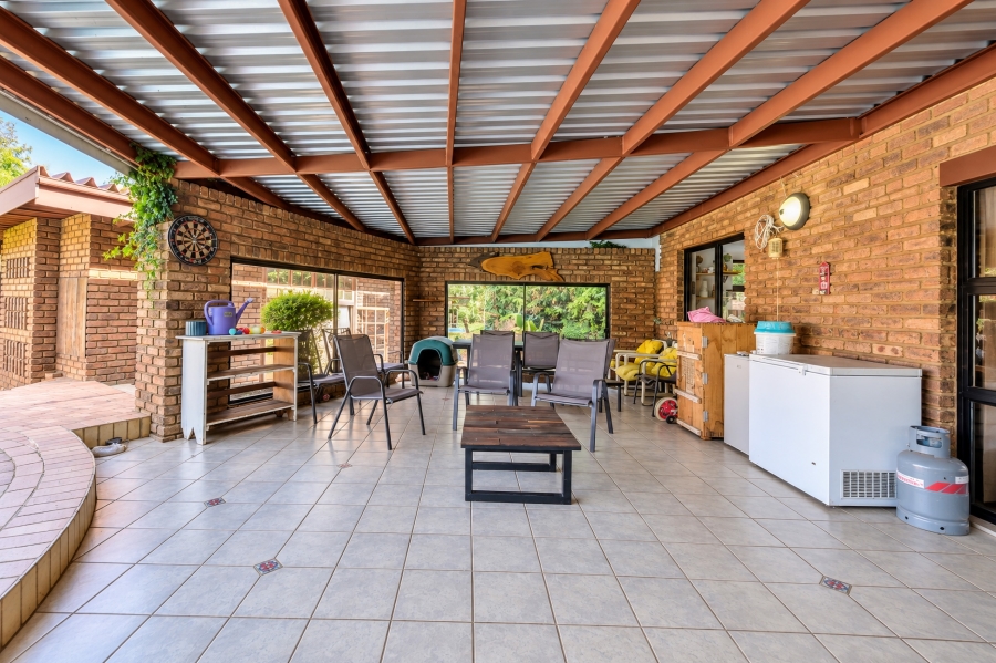 4 Bedroom Property for Sale in Garsfontein Gauteng